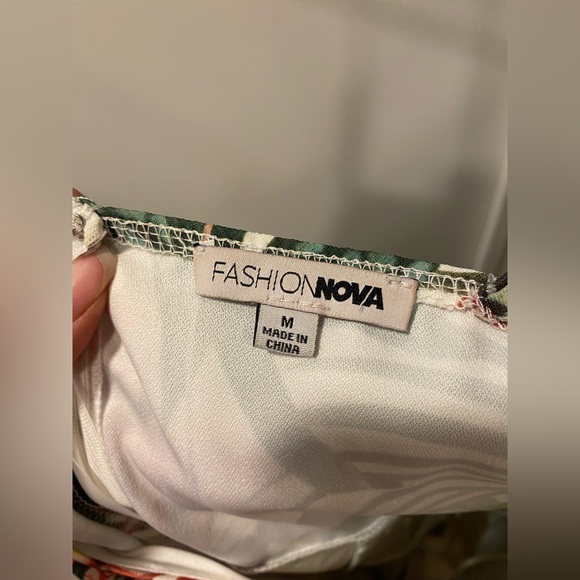 Fashion nova floral jumpsuit, Sz M - Picture 3 of 4